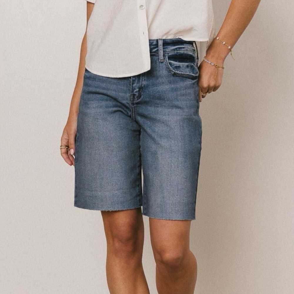 Authentic Trending LEVIS Low Rise Denim Bermuda Distressed Shorts